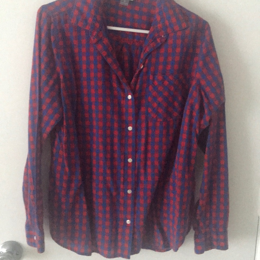 Light weight button up shirt, looks like flannel